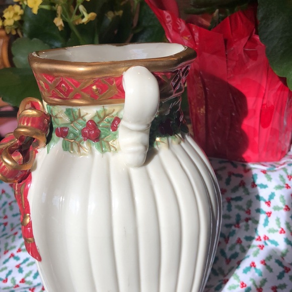 Christmas Vase. 7.5 inches - Picture 3 of 5